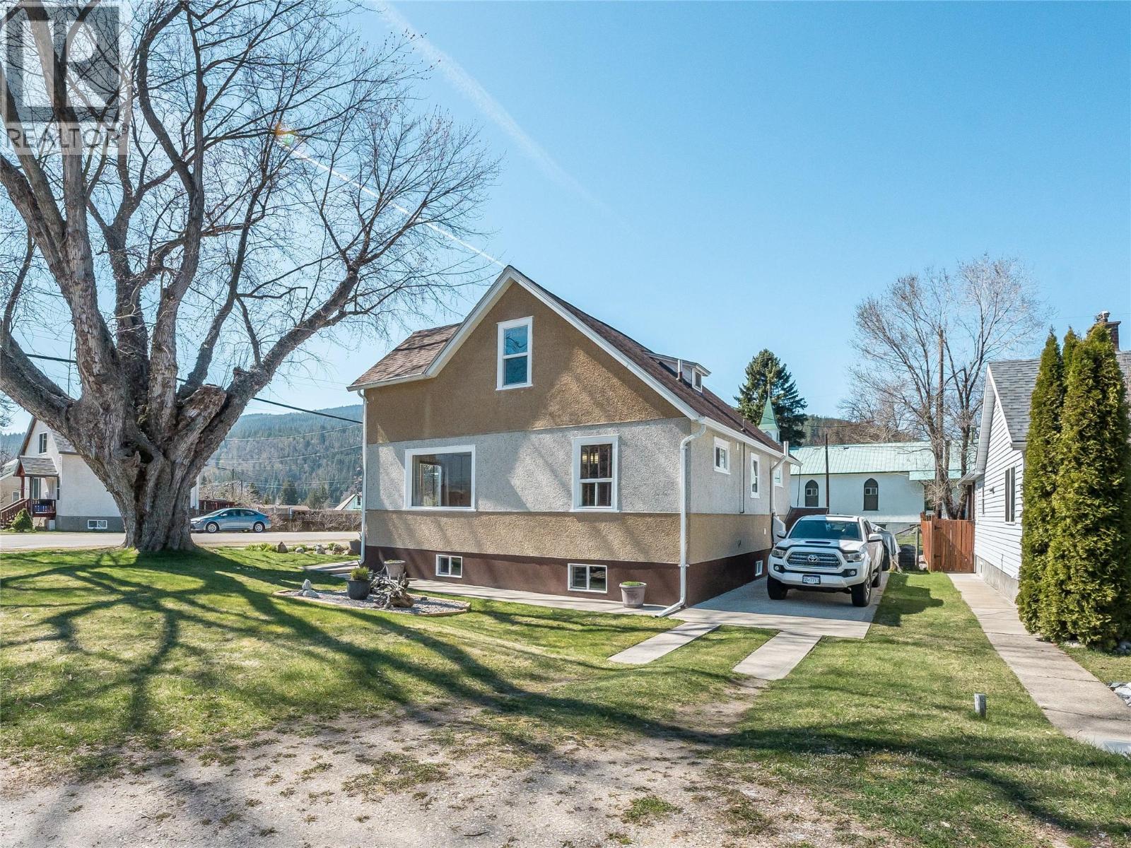 701 4th Street, Castlegar, British Columbia  V1N 2B7 - Photo 9 - 10383175