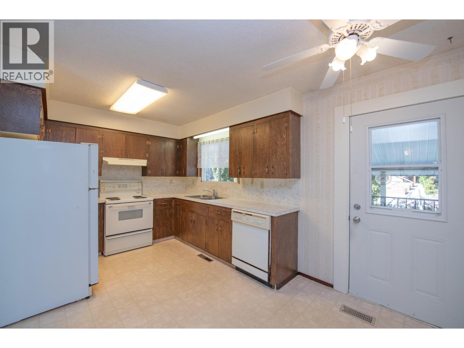 5847 Flemish Place, Vernon, British Columbia  V1H 1B2 - Photo 5 - 10383197