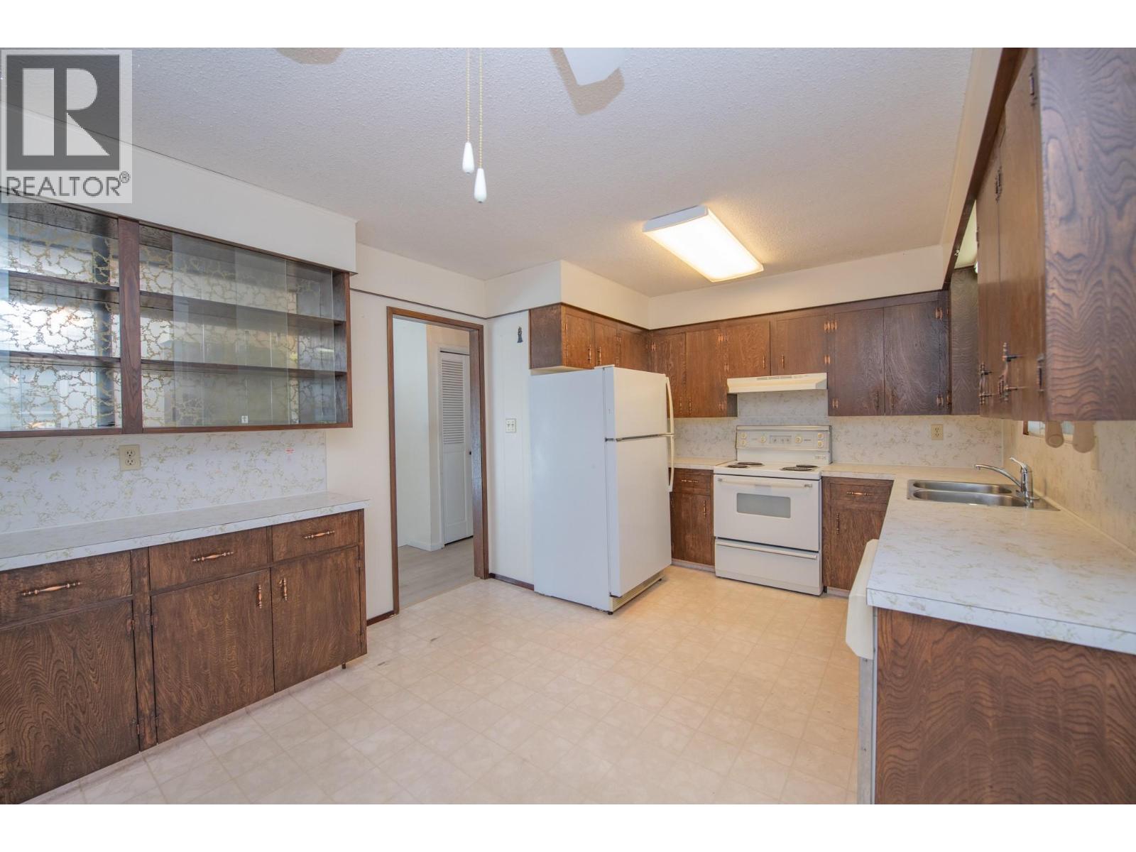 5847 Flemish Place, Vernon, British Columbia  V1H 1B2 - Photo 7 - 10383197