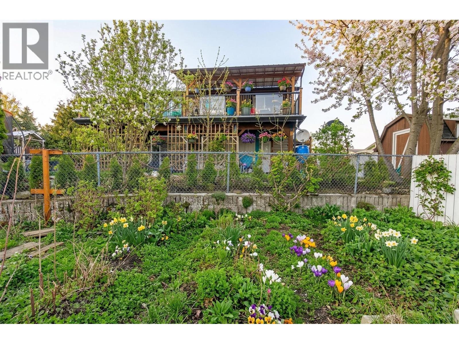 1453 Okanagan Avenue Ne, Salmon Arm, British Columbia  V1E 1N5 - Photo 1 - 10383284