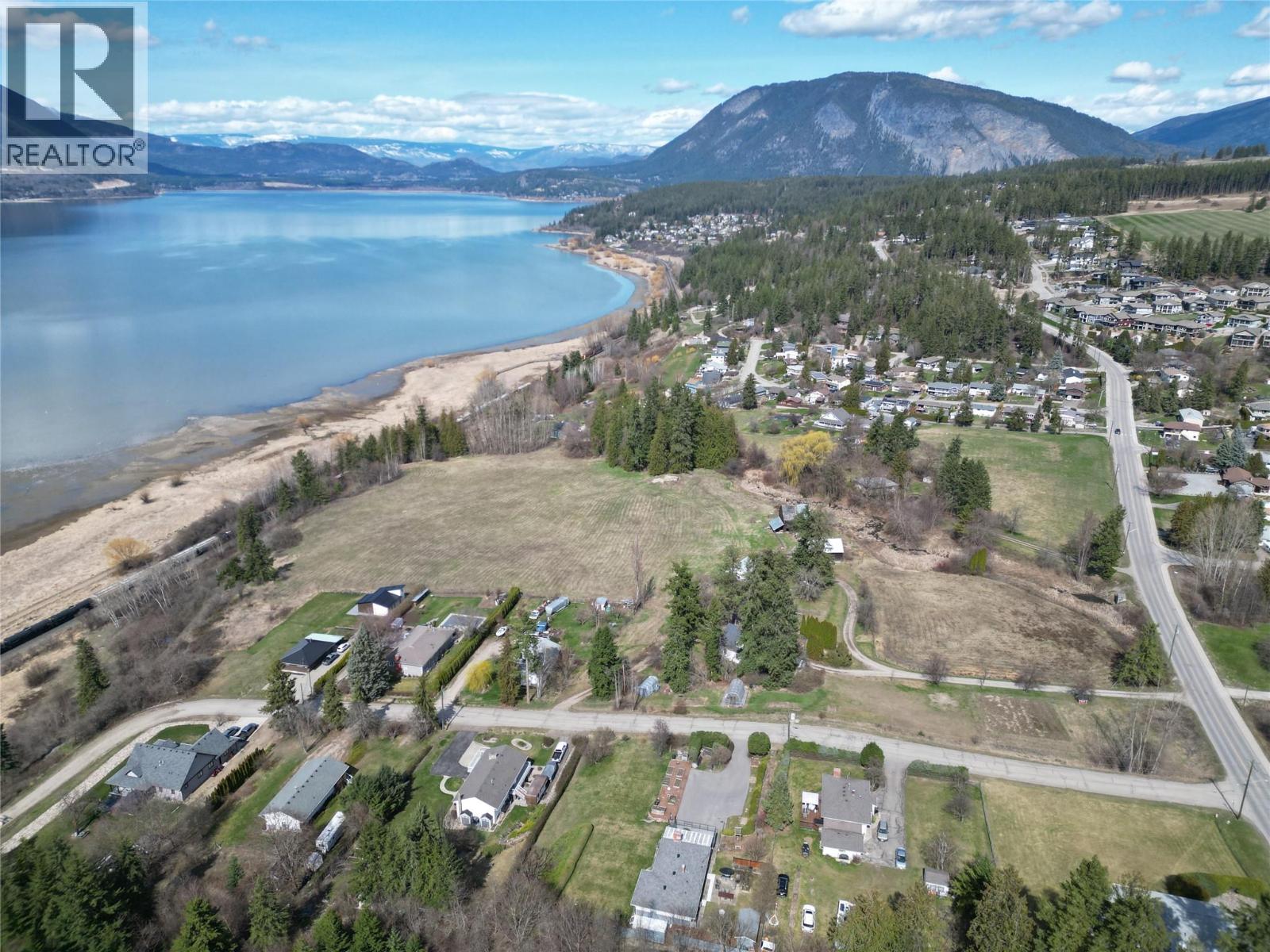 2351 Lakeshore Road Ne, Salmon Arm, British Columbia  V1E 3X9 - Photo 2 - 10382993