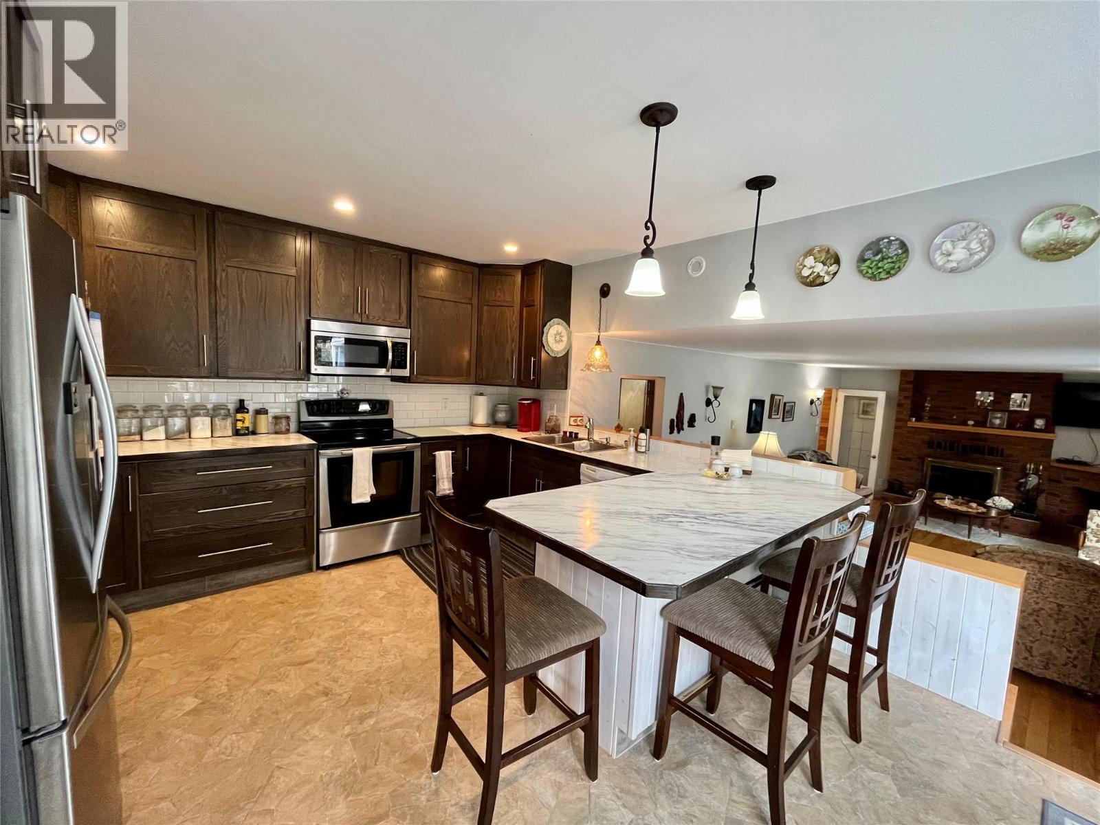 609 10th Avenue Nw, Nakusp, British Columbia  V0G 1R0 - Photo 11 - 10383263