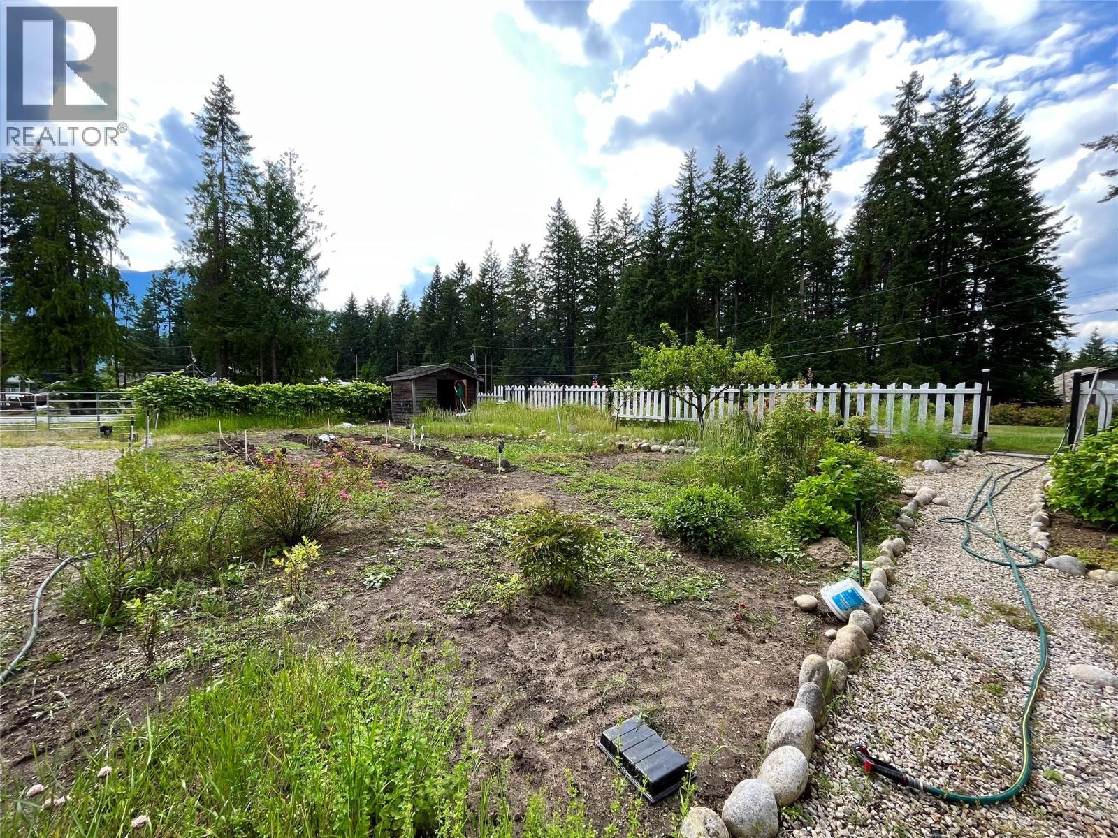 609 10th Avenue Nw, Nakusp, British Columbia  V0G 1R0 - Photo 27 - 10383263