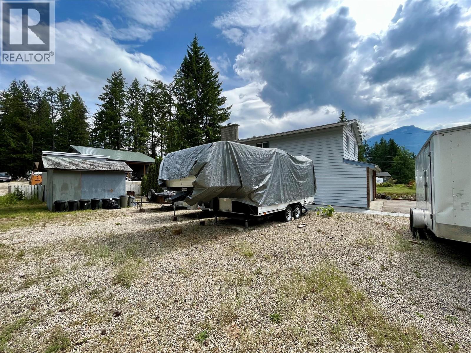 609 10th Avenue Nw, Nakusp, British Columbia  V0G 1R0 - Photo 32 - 10383263
