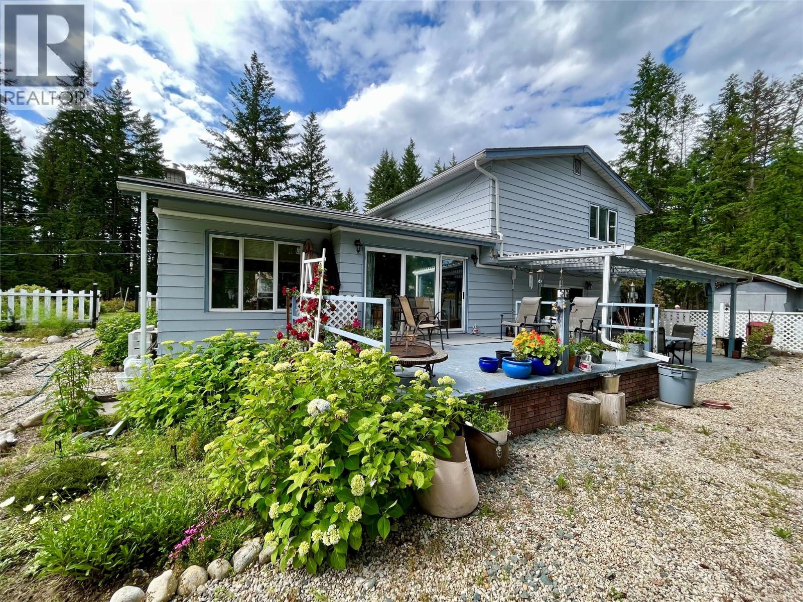 609 10th Avenue Nw, Nakusp, British Columbia  V0G 1R0 - Photo 5 - 10383263