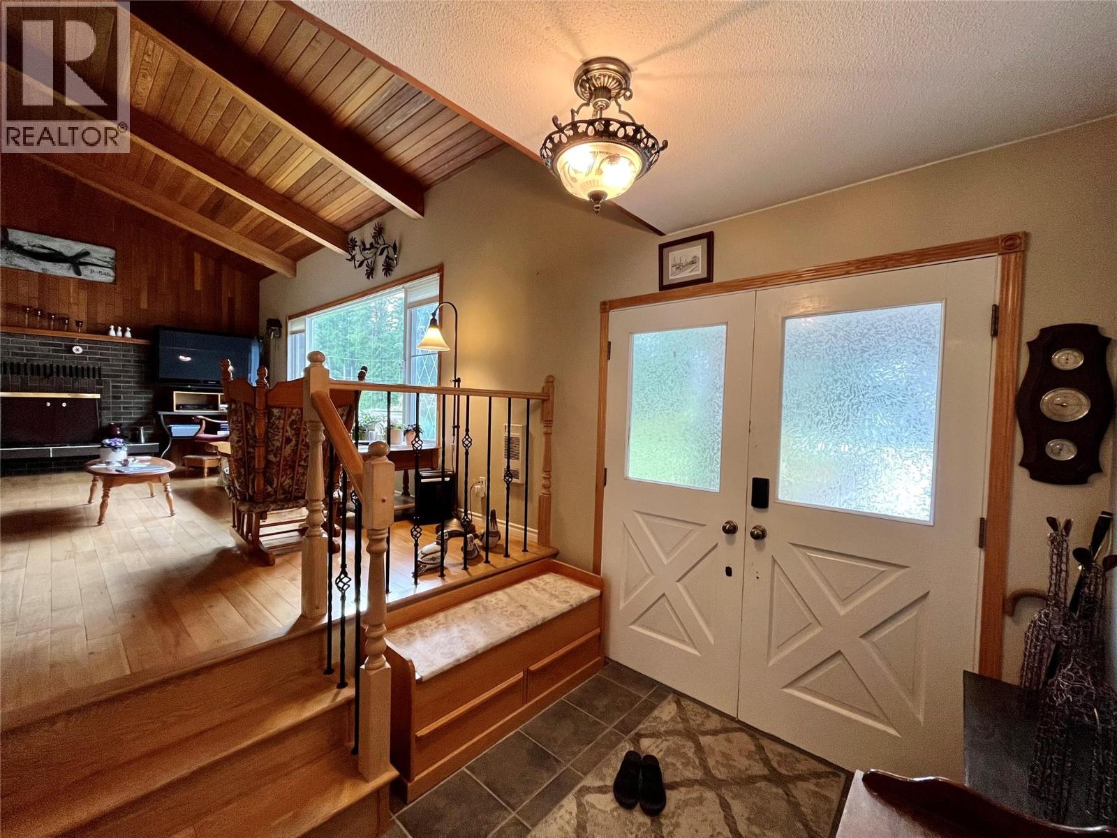 609 10th Avenue Nw, Nakusp, British Columbia  V0G 1R0 - Photo 6 - 10383263