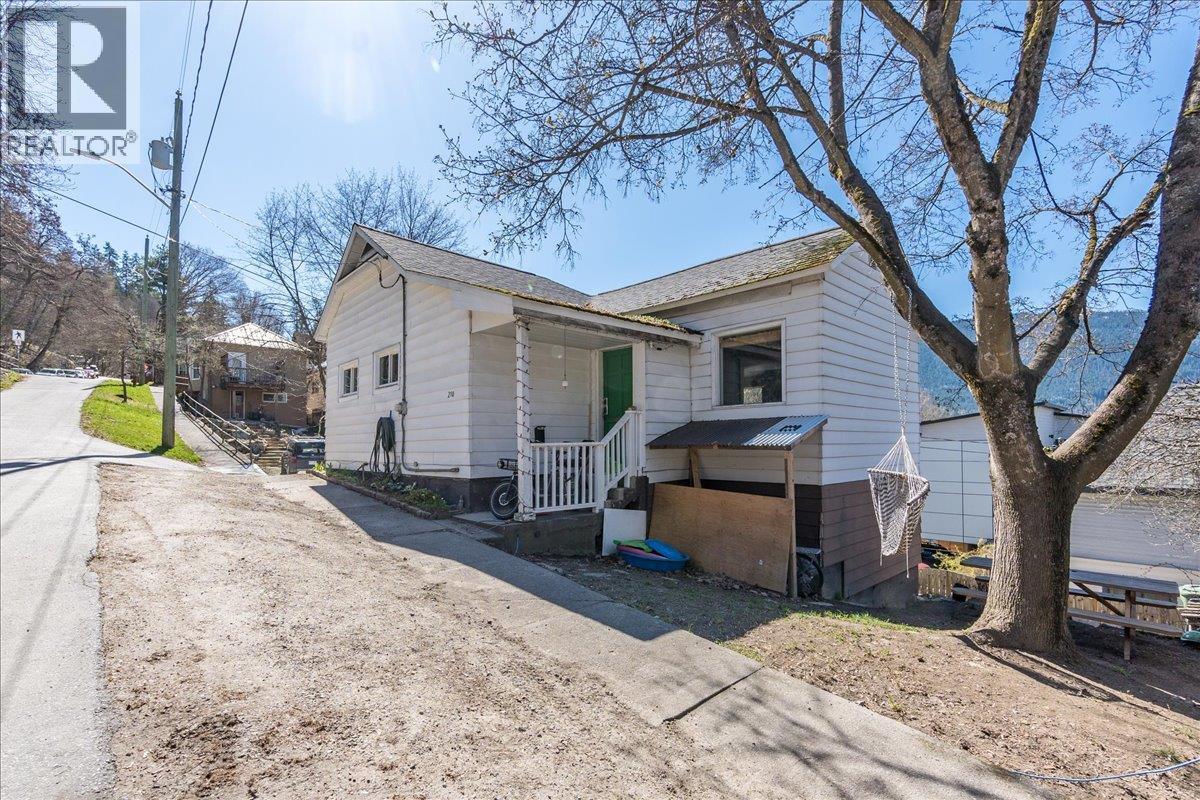 210 Park Street, Nelson, British Columbia  V1L 2G6 - Photo 2 - 10383164