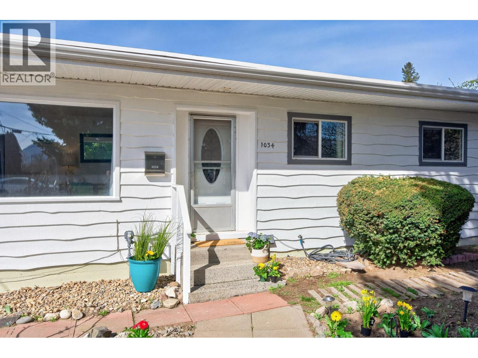 1034 Laroque Street, Kamloops, British Columbia  V2B 5L5 - Photo 1 - 10381664
