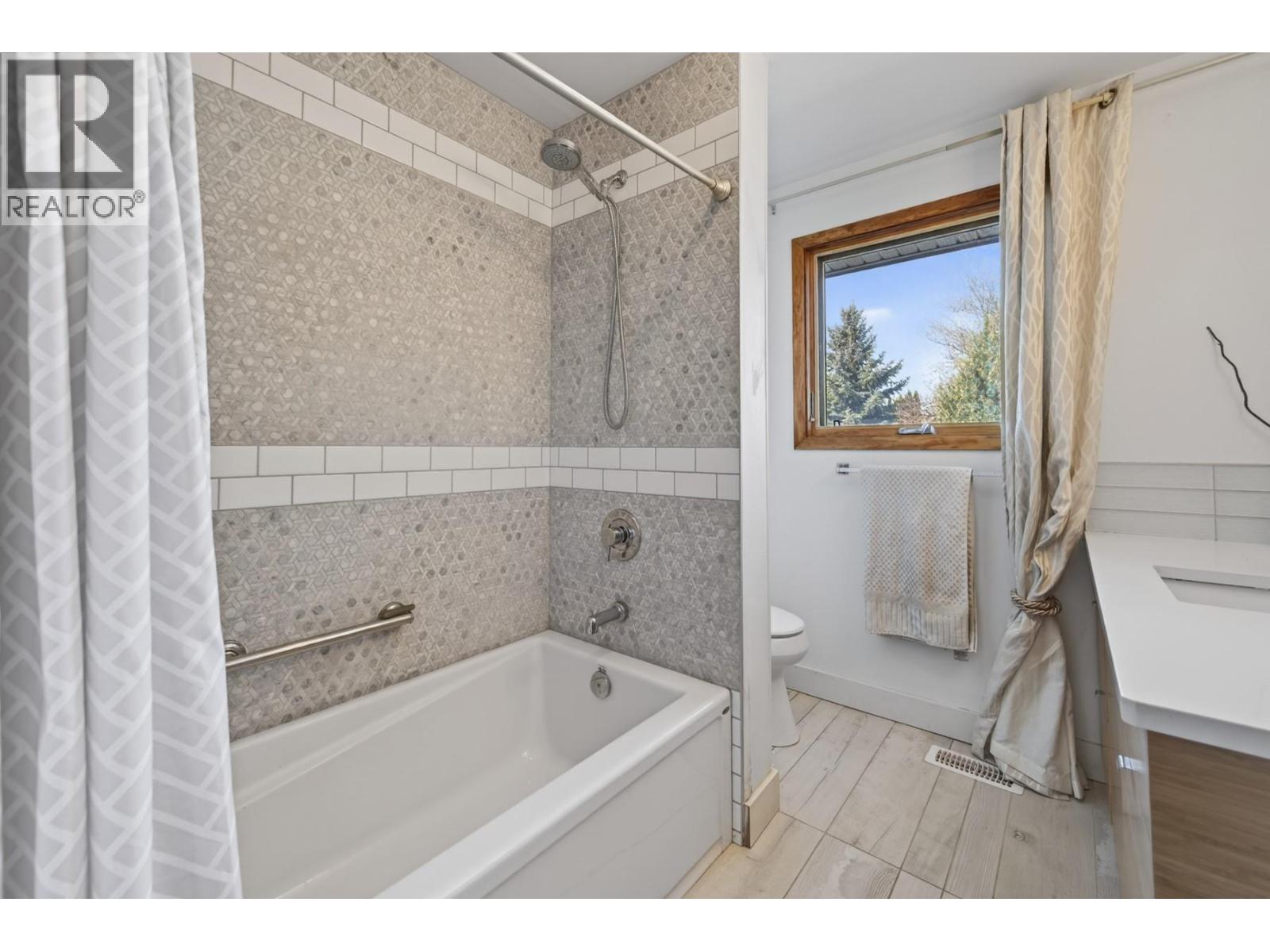 1034 Laroque Street, Kamloops, British Columbia  V2B 5L5 - Photo 11 - 10381664