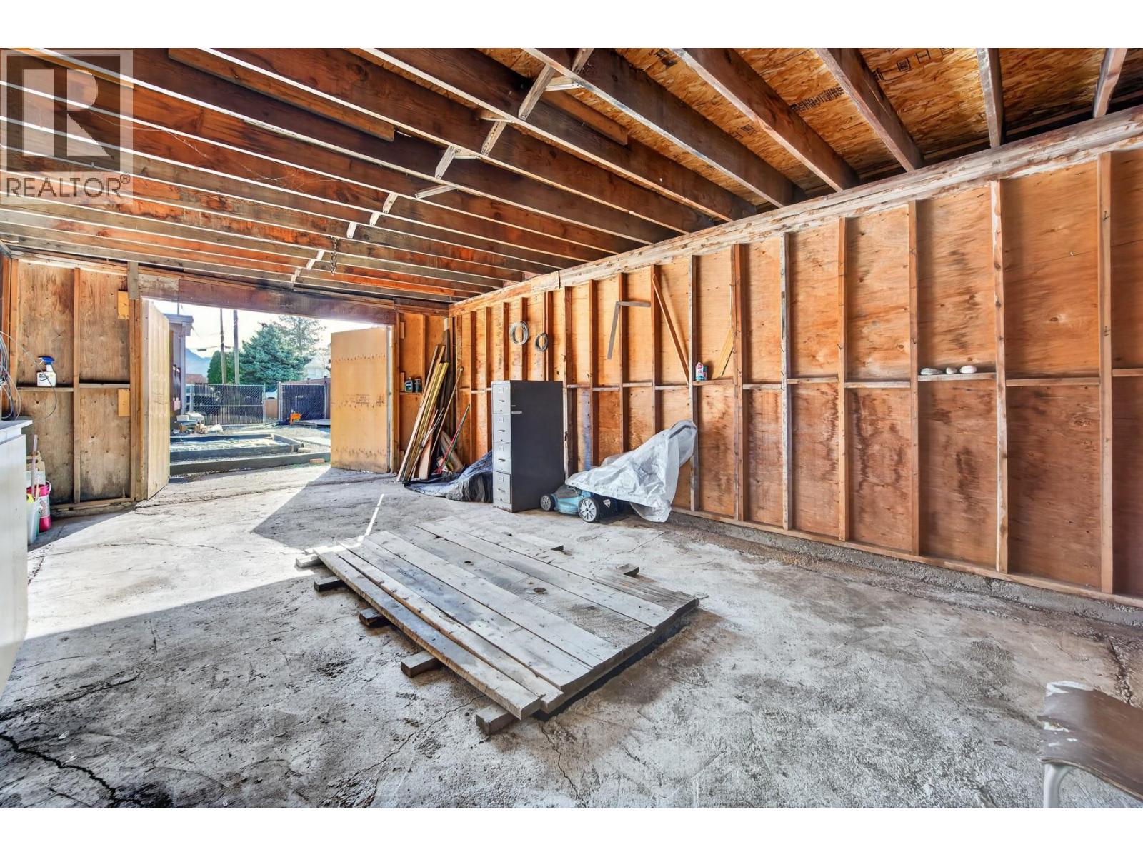 1034 Laroque Street, Kamloops, British Columbia  V2B 5L5 - Photo 24 - 10381664