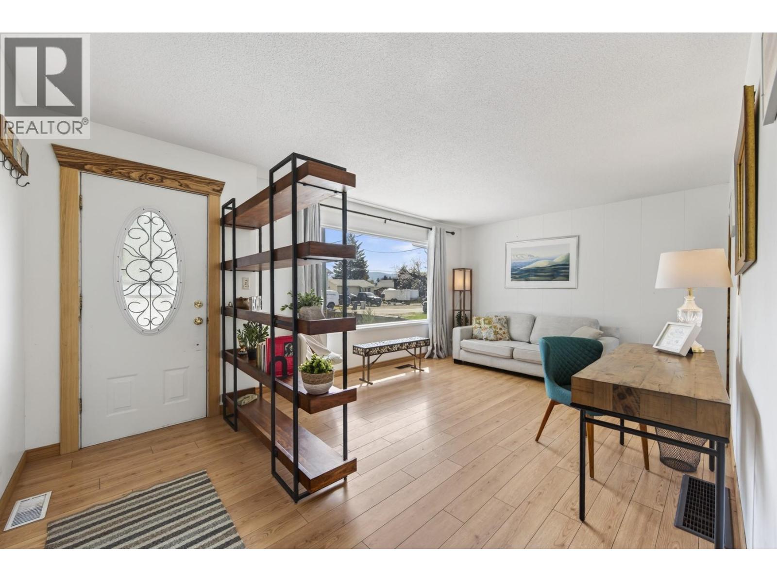 1034 Laroque Street, Kamloops, British Columbia  V2B 5L5 - Photo 3 - 10381664