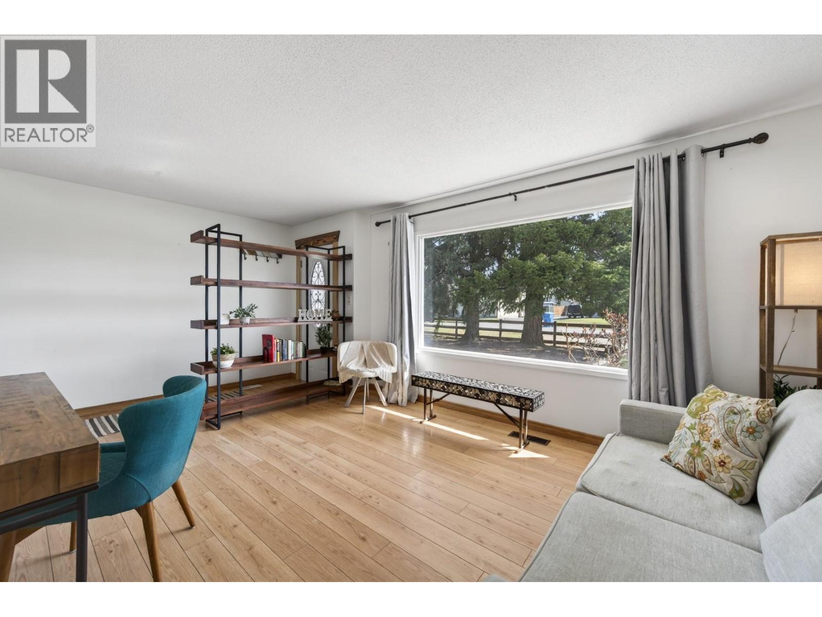 1034 Laroque Street, Kamloops, British Columbia  V2B 5L5 - Photo 4 - 10381664