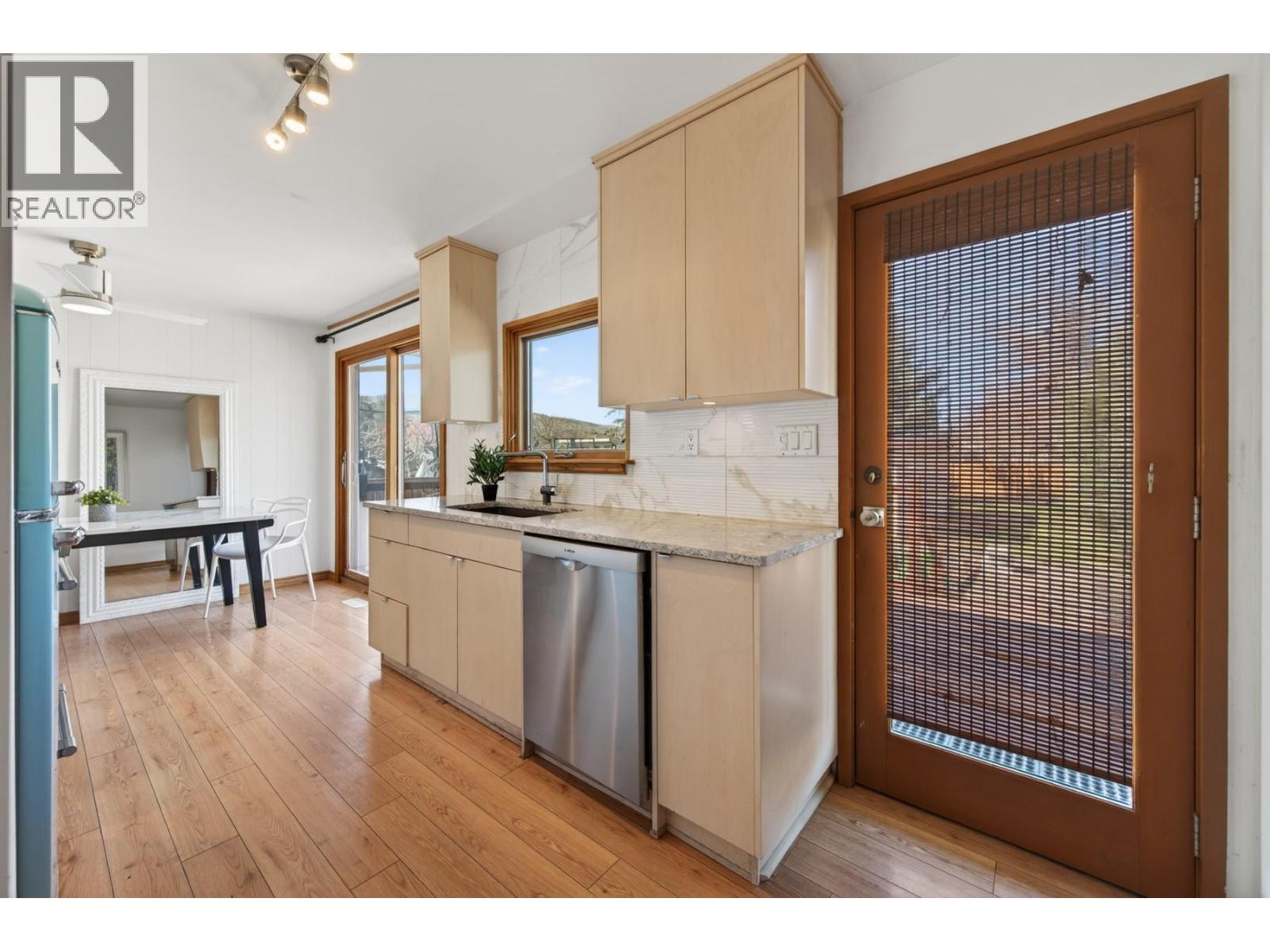 1034 Laroque Street, Kamloops, British Columbia  V2B 5L5 - Photo 6 - 10381664