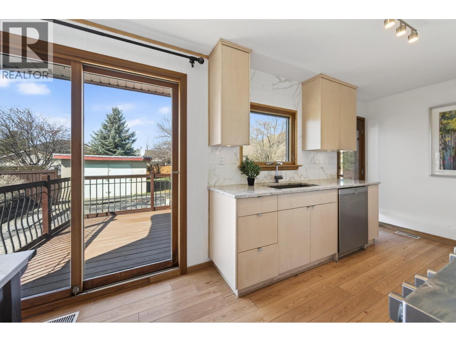 1034 Laroque Street, Kamloops, British Columbia  V2B 5L5 - Photo 7 - 10381664