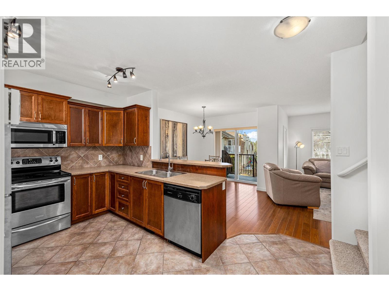 218 Glen Park Drive Unit# 12, Kelowna, British Columbia  V1V 2W3 - Photo 3 - 10383109