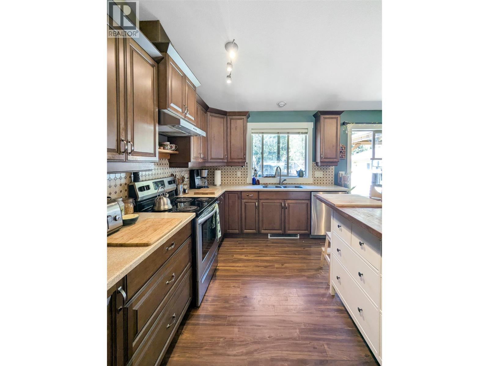 1007 Harold Street, Slocan, British Columbia  V0G 2C0 - Photo 15 - 10383250