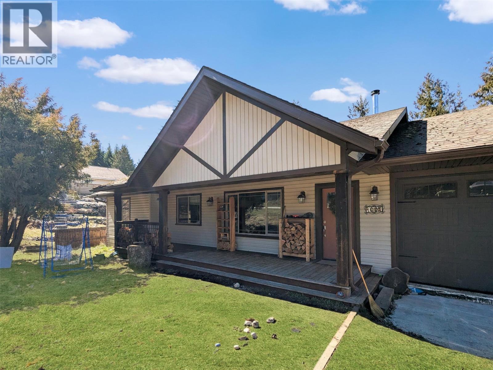 1007 Harold Street, Slocan, British Columbia  V0G 2C0 - Photo 2 - 10383250