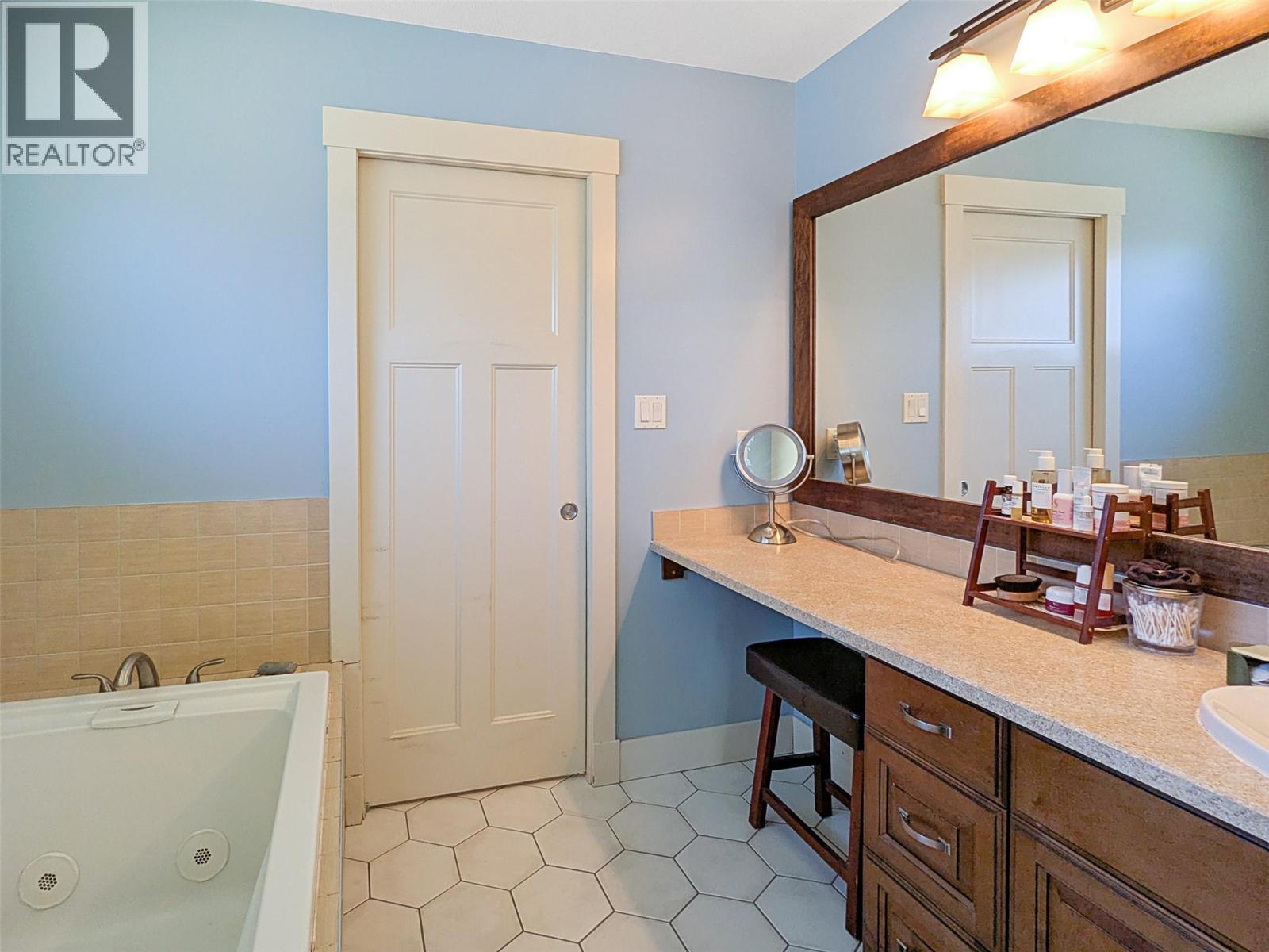 1007 Harold Street, Slocan, British Columbia  V0G 2C0 - Photo 4 - 10383250