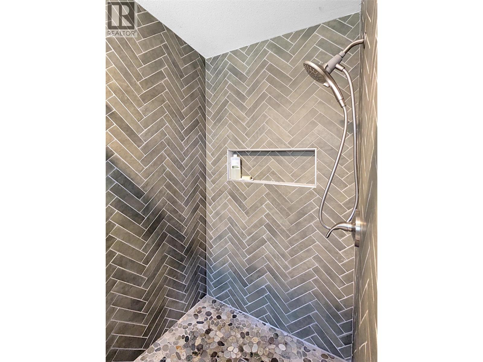 1007 Harold Street, Slocan, British Columbia  V0G 2C0 - Photo 6 - 10383250