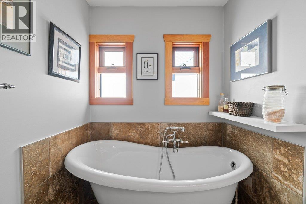 1321 10 Avenue Ne, Salmon Arm, British Columbia  V1E 2V6 - Photo 28 - 10383237