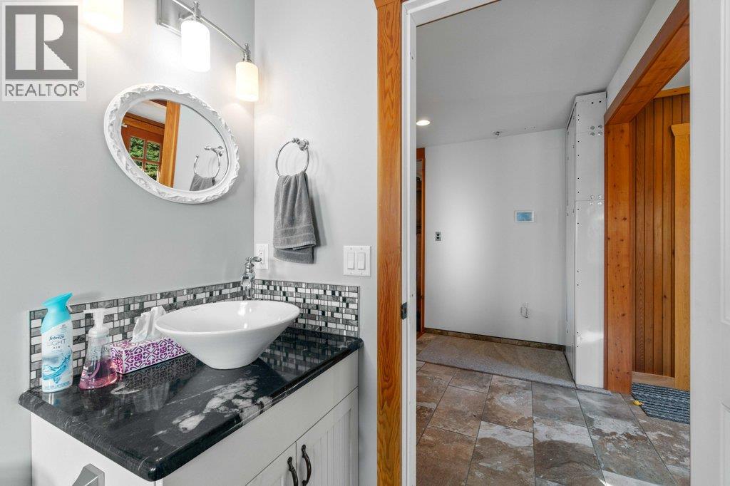 1321 10 Avenue Ne, Salmon Arm, British Columbia  V1E 2V6 - Photo 29 - 10383237