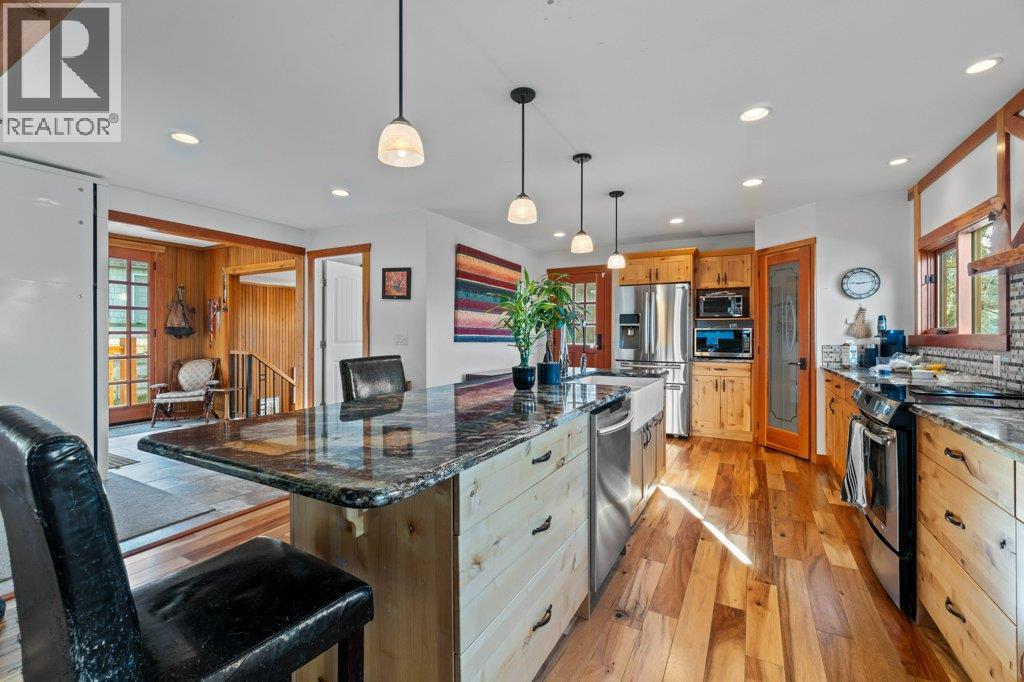 1321 10 Avenue Ne, Salmon Arm, British Columbia  V1E 2V6 - Photo 33 - 10383237