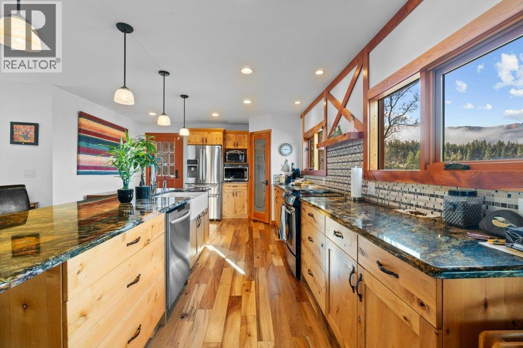 1321 10 Avenue Ne, Salmon Arm, British Columbia  V1E 2V6 - Photo 35 - 10383237