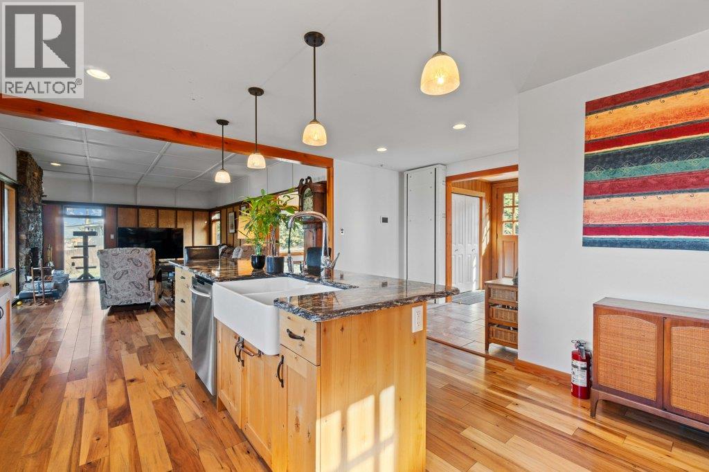 1321 10 Avenue Ne, Salmon Arm, British Columbia  V1E 2V6 - Photo 37 - 10383237