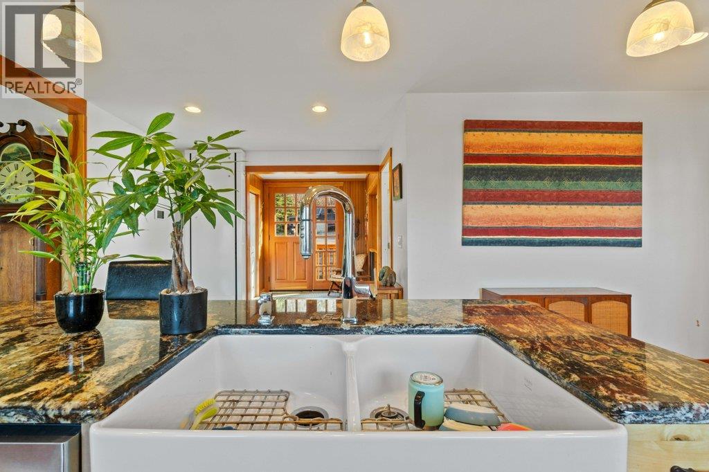 1321 10 Avenue Ne, Salmon Arm, British Columbia  V1E 2V6 - Photo 39 - 10383237