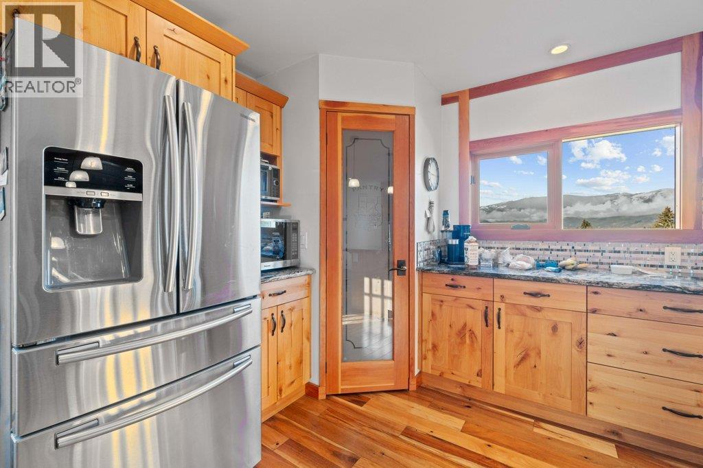 1321 10 Avenue Ne, Salmon Arm, British Columbia  V1E 2V6 - Photo 41 - 10383237