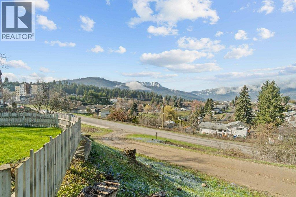 1321 10 Avenue Ne, Salmon Arm, British Columbia  V1E 2V6 - Photo 75 - 10383237