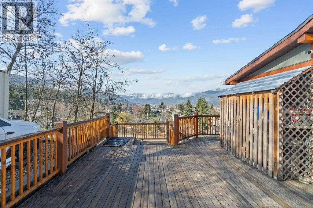 1321 10 Avenue Ne, Salmon Arm, British Columbia  V1E 2V6 - Photo 8 - 10383237