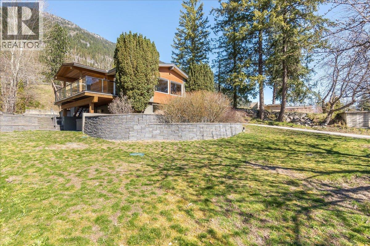 633 Jorgensen Road, Nelson, British Columbia  V1L 5P4 - Photo 2 - 10383215
