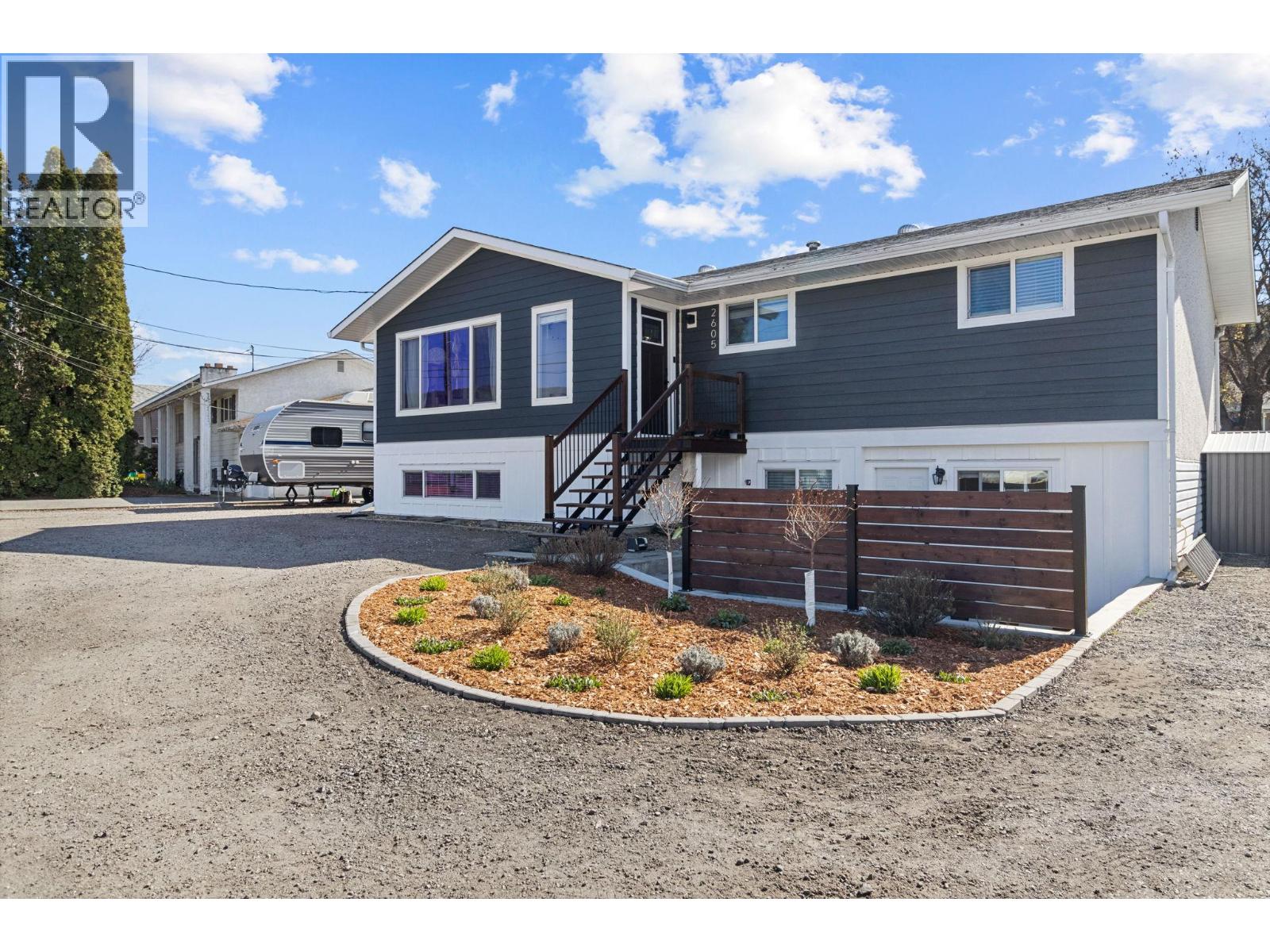 2605 Springfield Road, Kelowna, British Columbia  V1X 1B9 - Photo 2 - 10383187