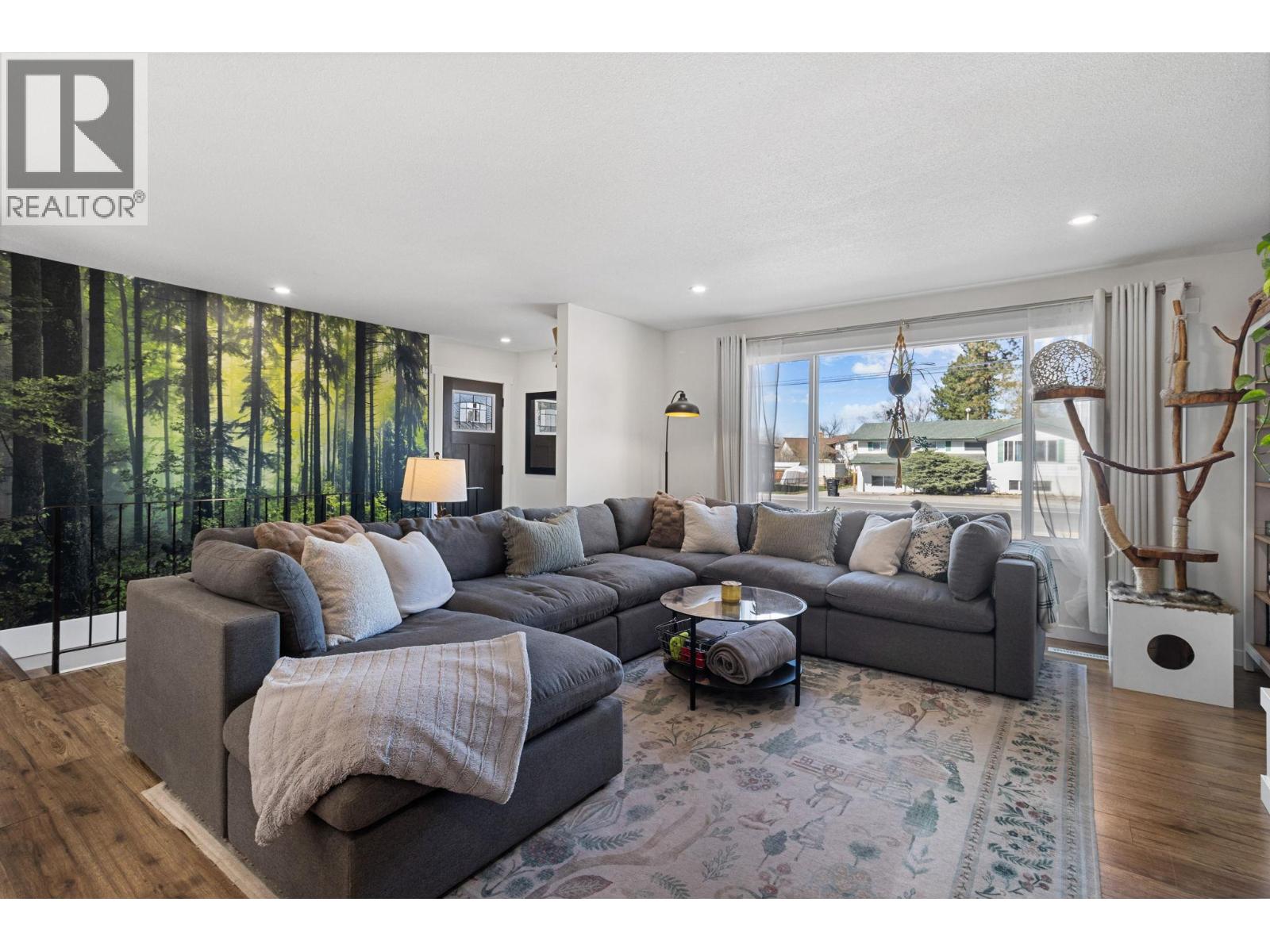 2605 Springfield Road, Kelowna, British Columbia  V1X 1B9 - Photo 4 - 10383187