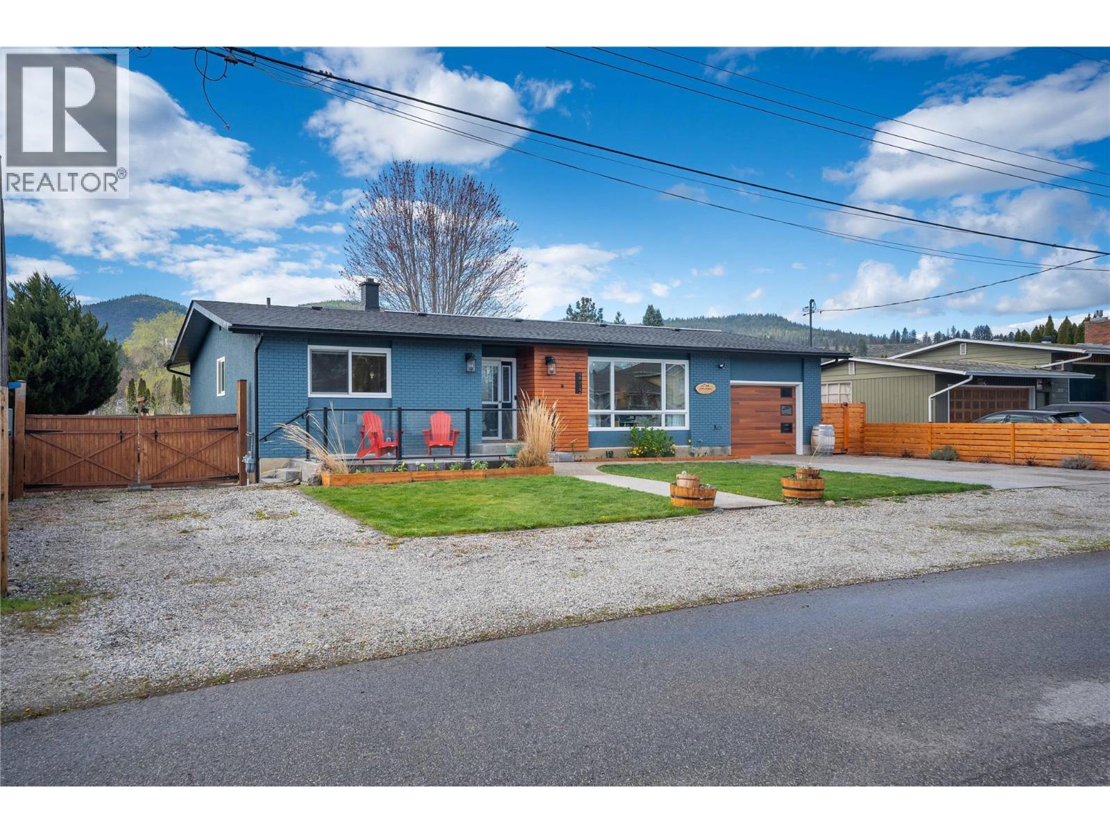 2513 Juniper Street, Summerland, British Columbia  V0H 1Z4 - Photo 2 - 10383120