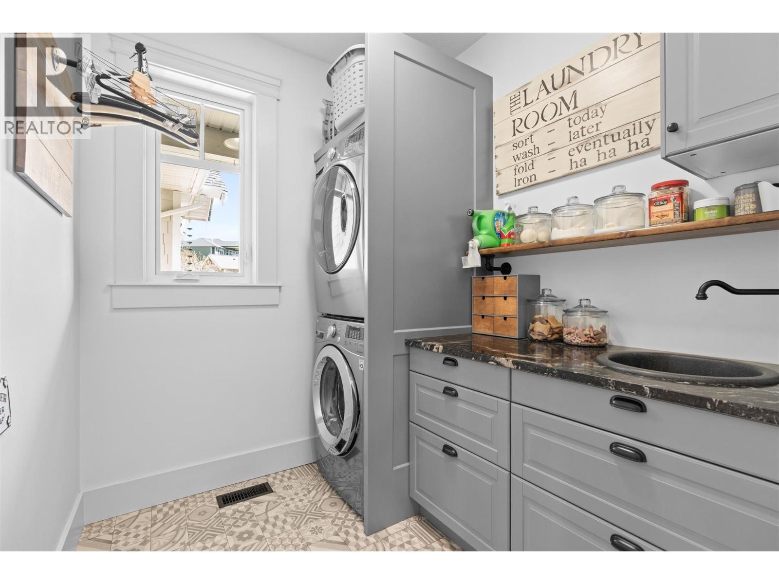 1548 Phoenix Drive, Vernon, British Columbia  V1B 4B3 - Photo 46 - 10383009