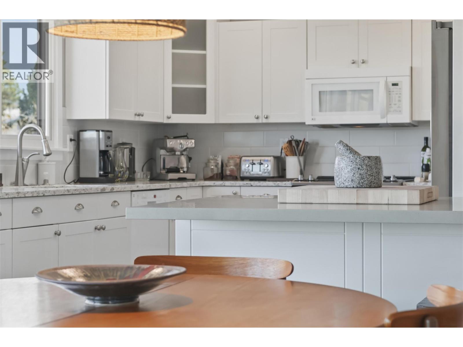 2266 Omineca Drive, Kamloops, British Columbia  V2E 1T9 - Photo 14 - 10383298