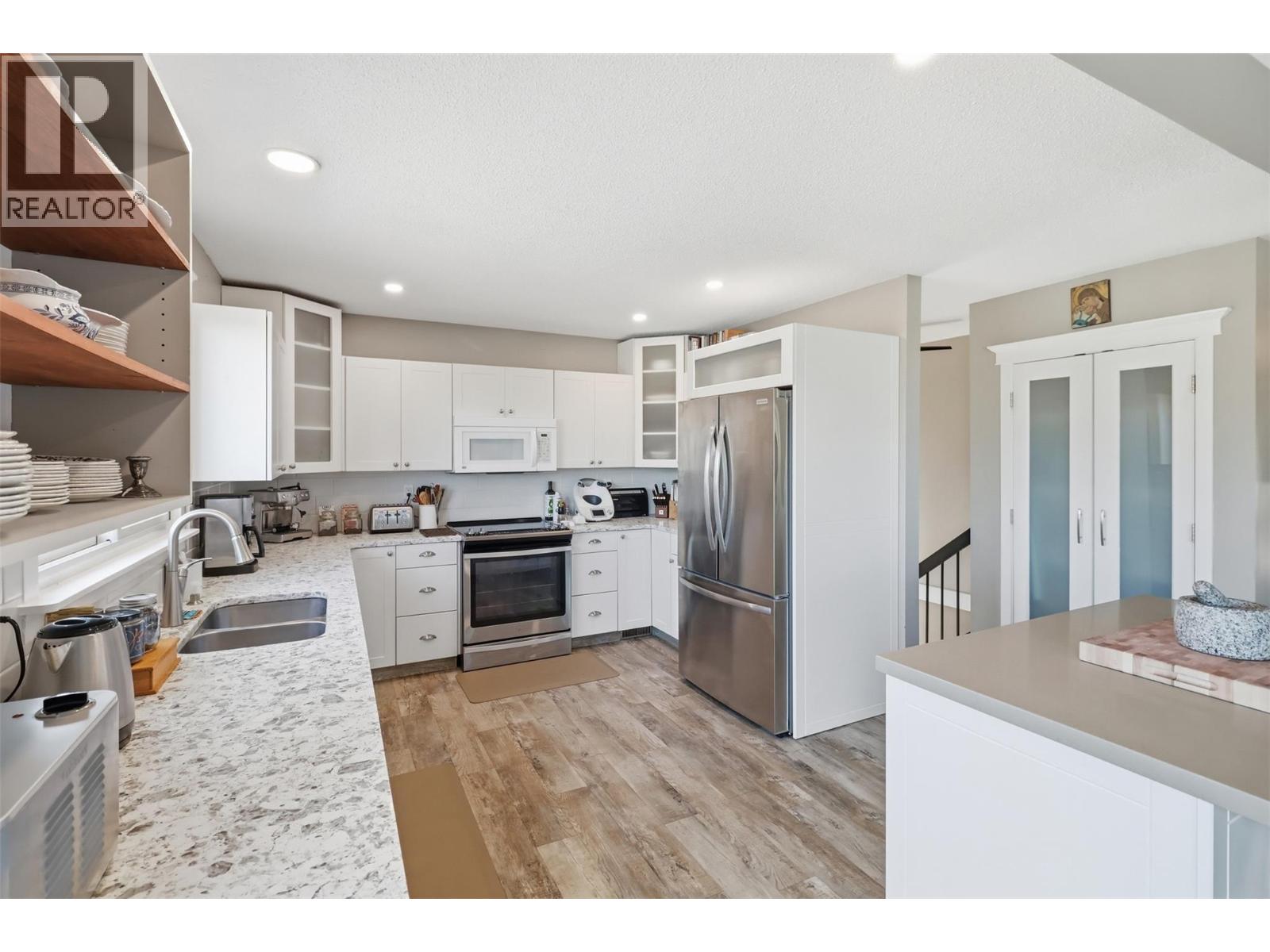 2266 Omineca Drive, Kamloops, British Columbia  V2E 1T9 - Photo 16 - 10383298