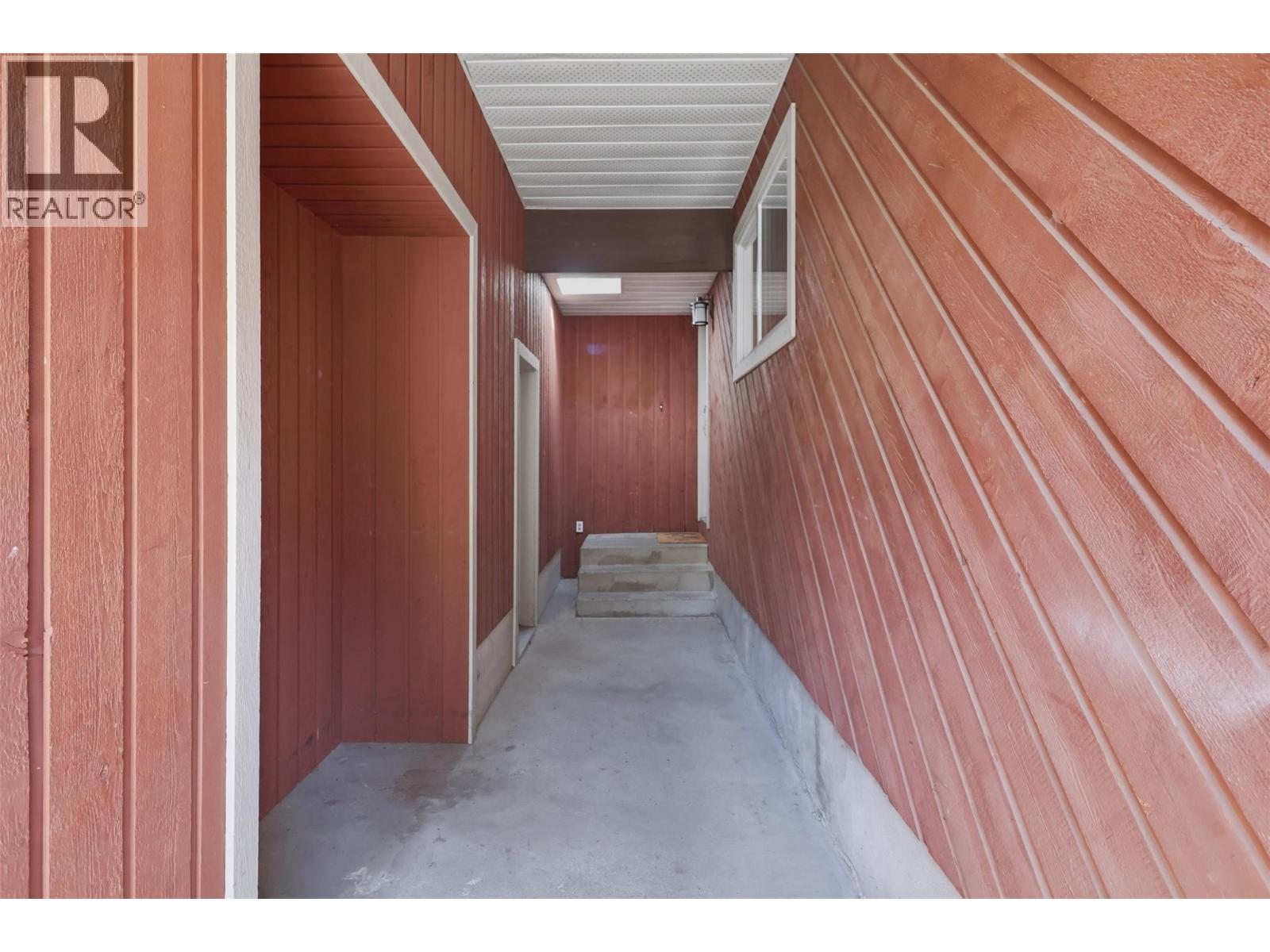 2266 Omineca Drive, Kamloops, British Columbia  V2E 1T9 - Photo 3 - 10383298