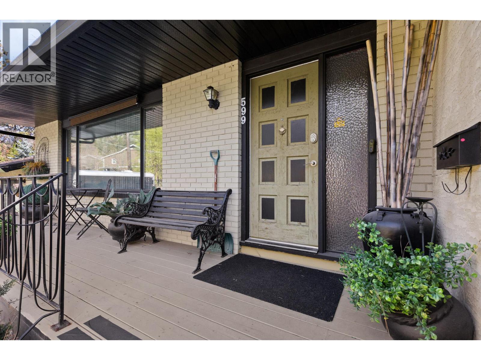 599 Clifton Road S, Kelowna, British Columbia  V1V 1A6 - Photo 3 - 10383296