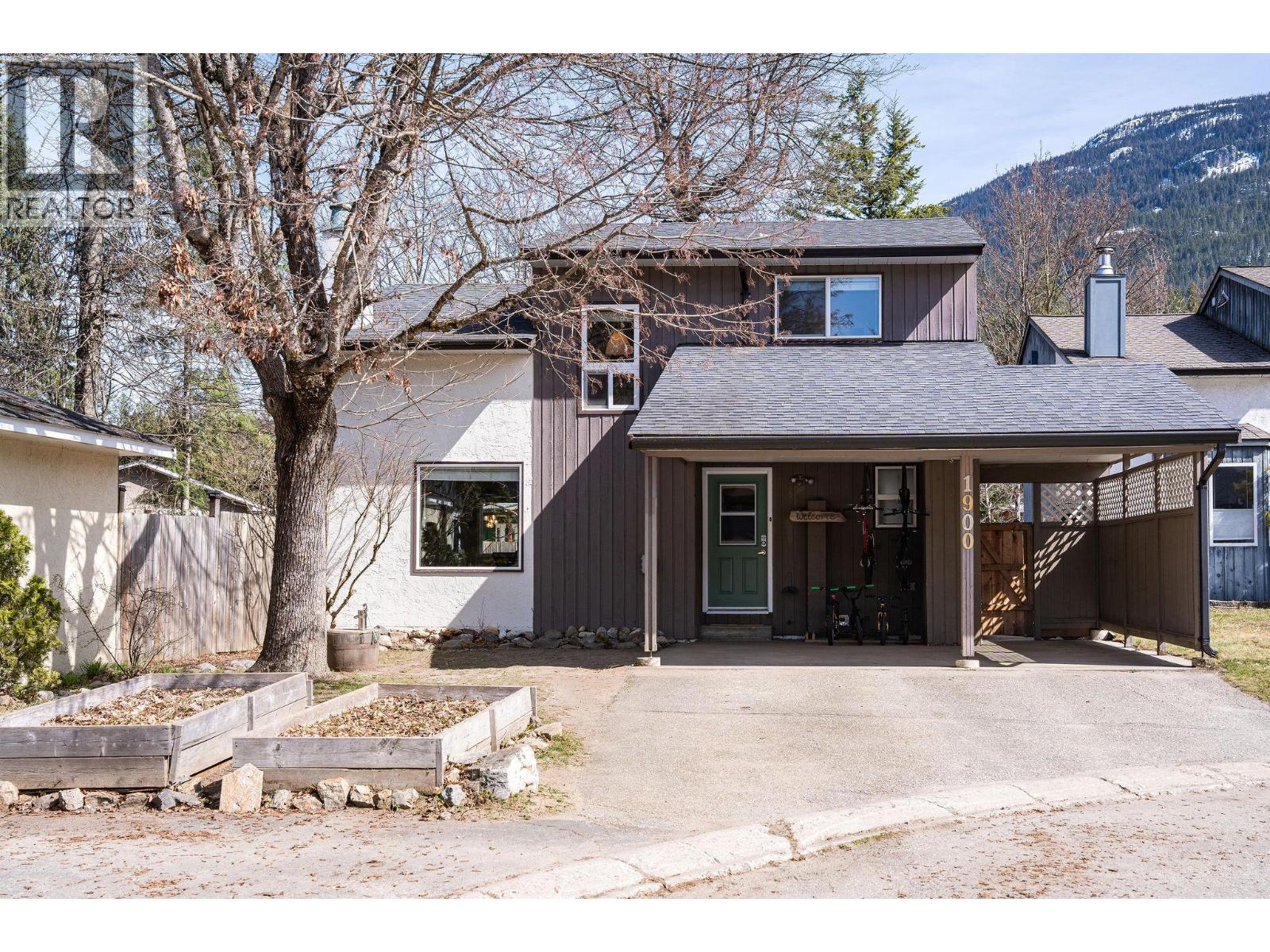 1900 Jade Place, Revelstoke, British Columbia  V0E 2S0 - Photo 2 - 10383289