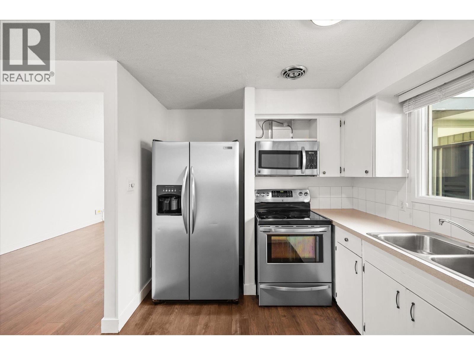 746 Raymer Avenue, Kelowna, British Columbia  V1X 2Z8 - Photo 3 - 10383251