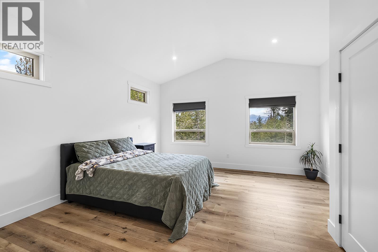 1562 Teetzel Road, Creston, British Columbia  V0B 1G7 - Photo 16 - 10382414