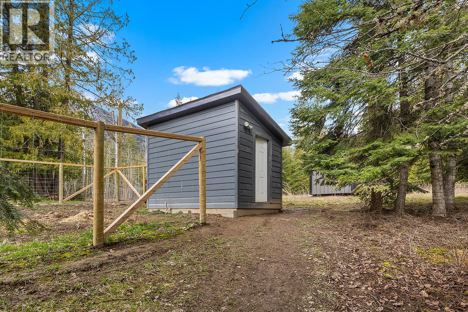 1562 Teetzel Road, Creston, British Columbia  V0B 1G7 - Photo 29 - 10382414