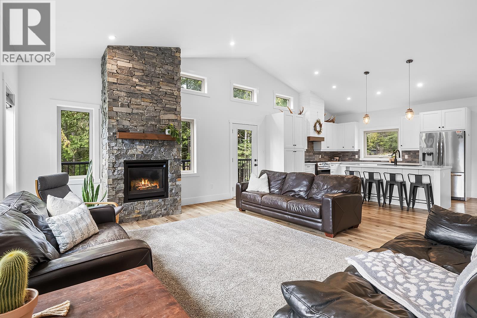 1562 Teetzel Road, Creston, British Columbia  V0B 1G7 - Photo 3 - 10382414