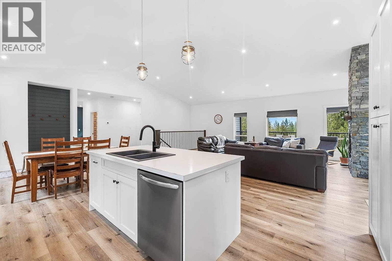 1562 Teetzel Road, Creston, British Columbia  V0B 1G7 - Photo 8 - 10382414