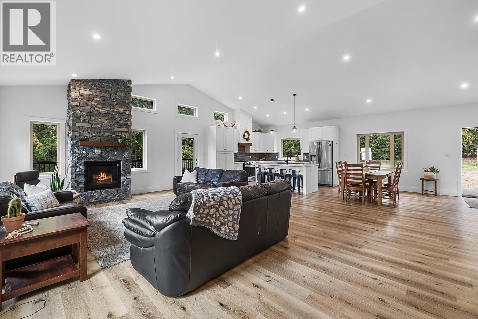 1562 Teetzel Road, Creston, British Columbia  V0B 1G7 - Photo 9 - 10382414