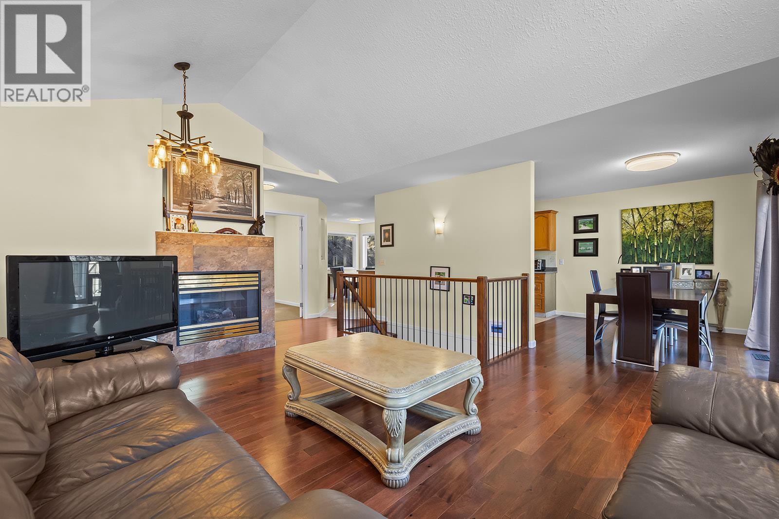 413 Rio Drive, Kelowna, British Columbia  V1V 2L2 - Photo 2 - 10383191