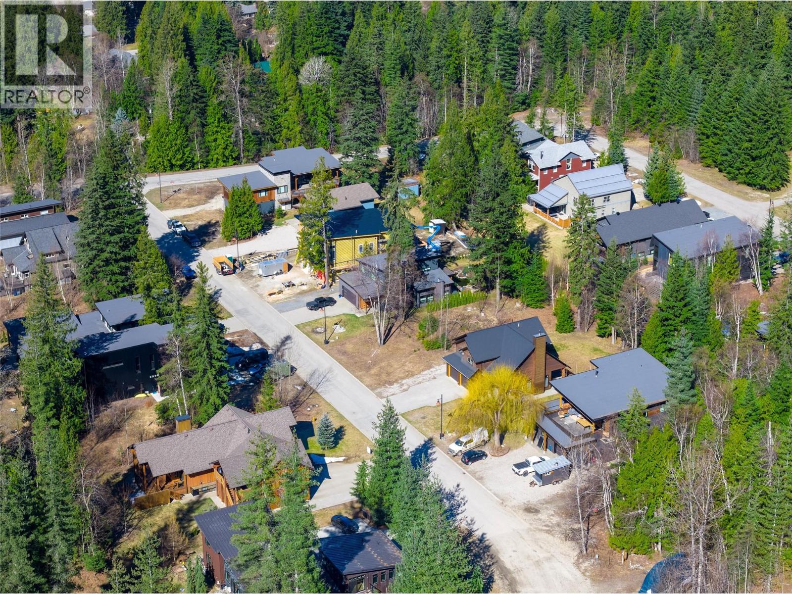 2070 Mountain Gate Road, Revelstoke, British Columbia  V0E 2S1 - Photo 3 - 10382164